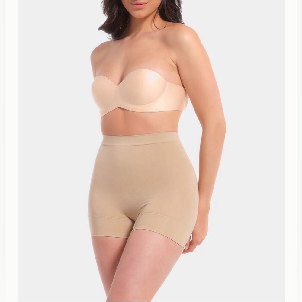 NWT- MAGIC Bodyfashion Comfort Short Seamless Shaping Shorts, Cappuccino, M
